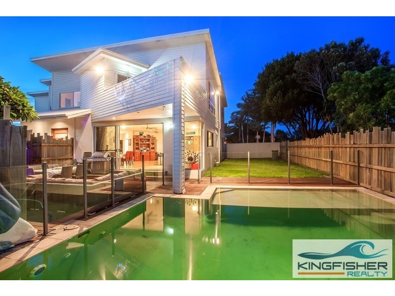 2 Joy Avenue, Burleigh Waters QLD 4220