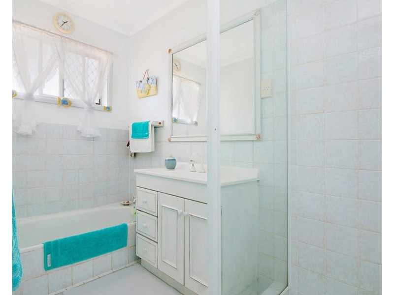 16 Lesley Avenue, Miami QLD 4220