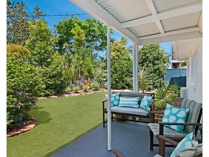 16 Lesley Avenue, Miami QLD 4220