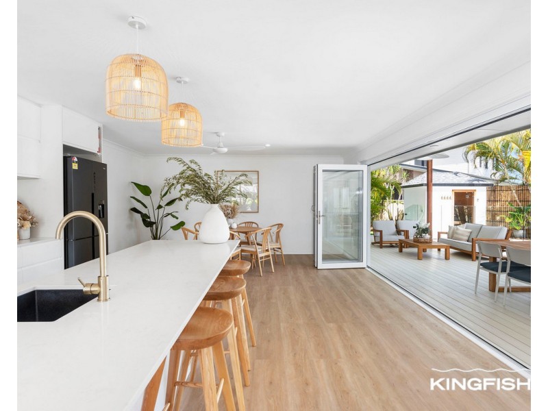 11 Courser Court, Burleigh Waters QLD 4220