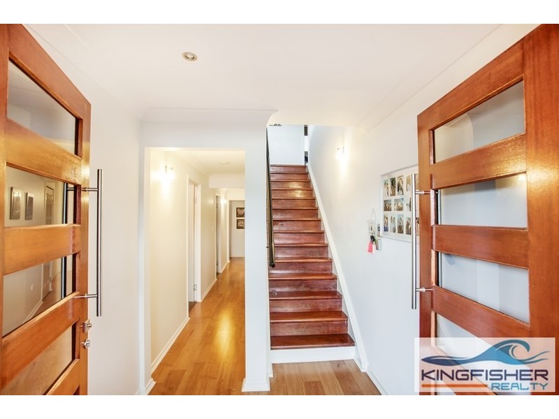 142 Acanthus Avenue, Burleigh Waters QLD 4220