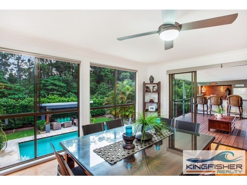 142 Acanthus Avenue, Burleigh Waters QLD 4220