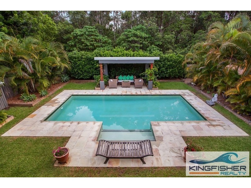 142 Acanthus Avenue, Burleigh Waters QLD 4220