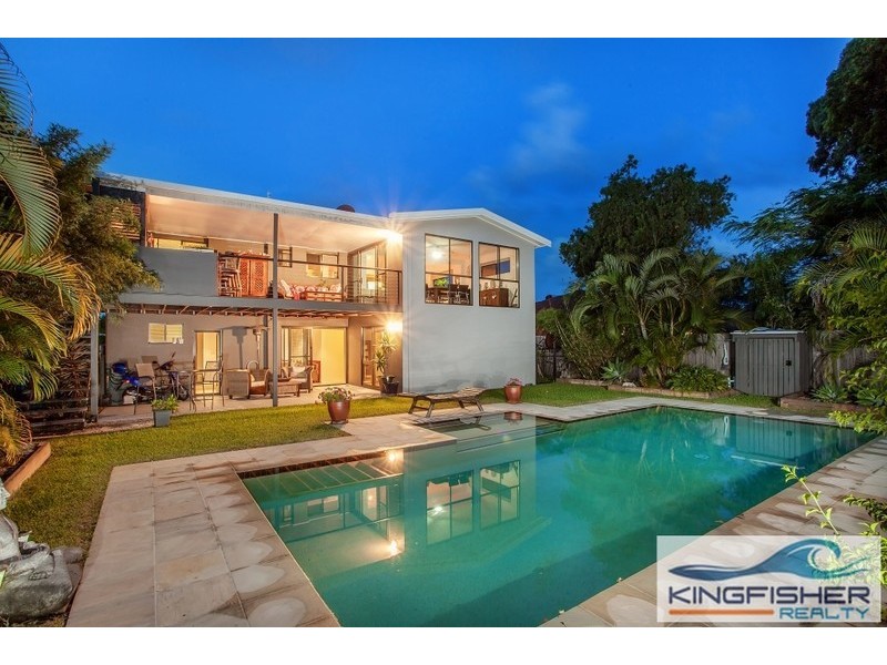 142 Acanthus Avenue, Burleigh Waters QLD 4220