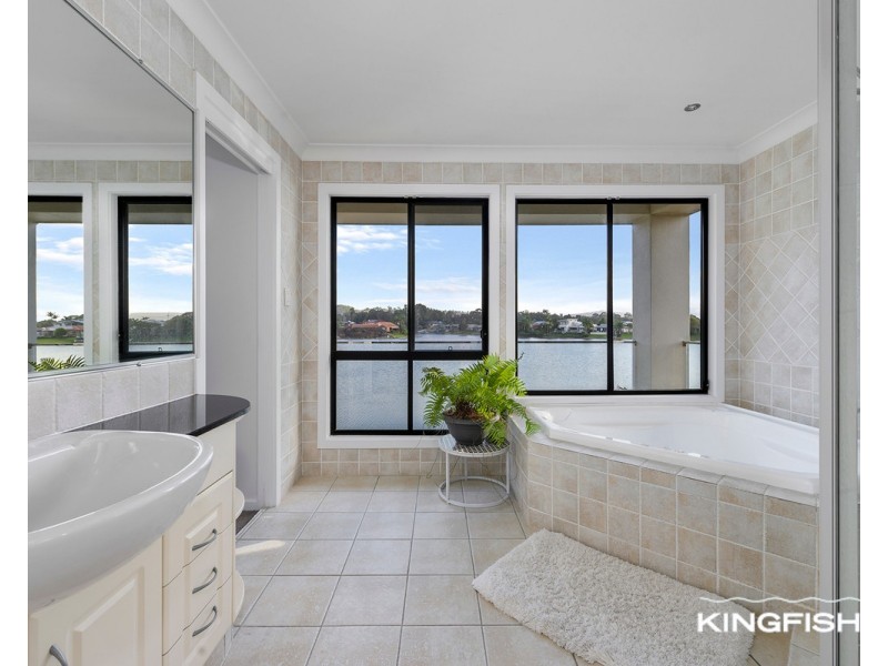 62 Burleigh Street, Burleigh Waters QLD 4220