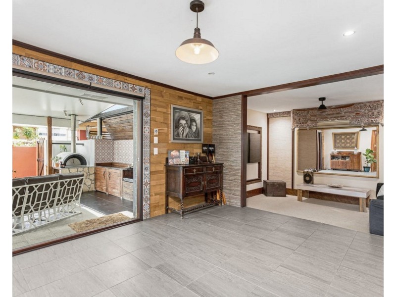 1/15 Adams Avenue, Miami QLD 4220