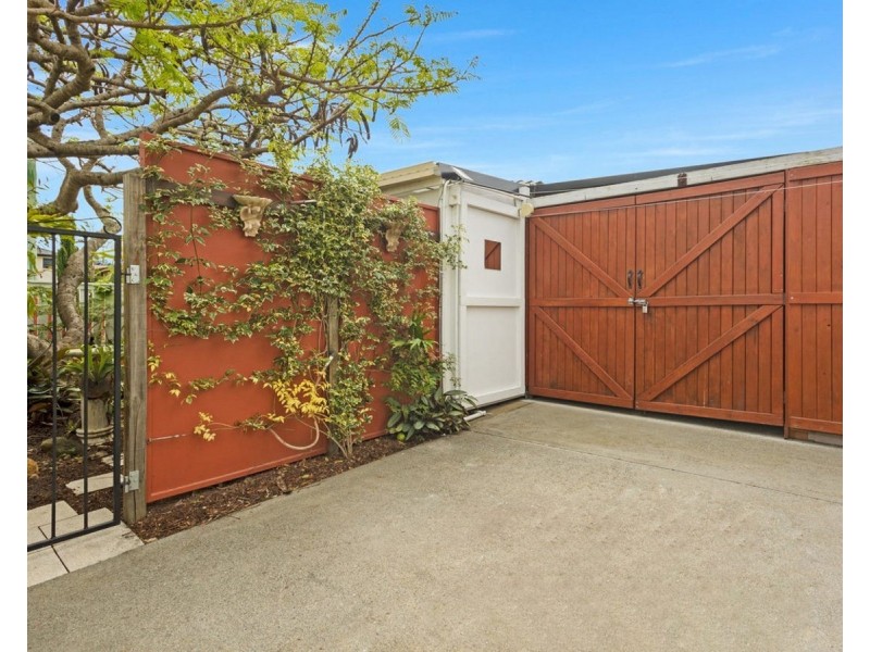 1/15 Adams Avenue, Miami QLD 4220