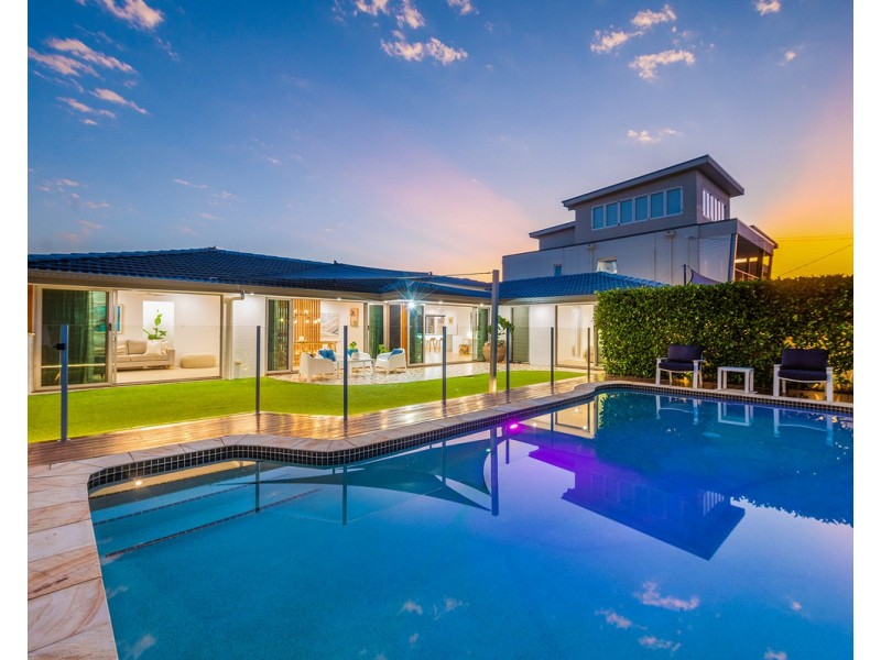 18 Furlong Street, Broadbeach Waters QLD 4218