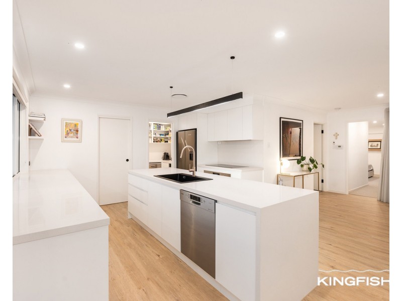 18 Furlong Street, Broadbeach Waters QLD 4218