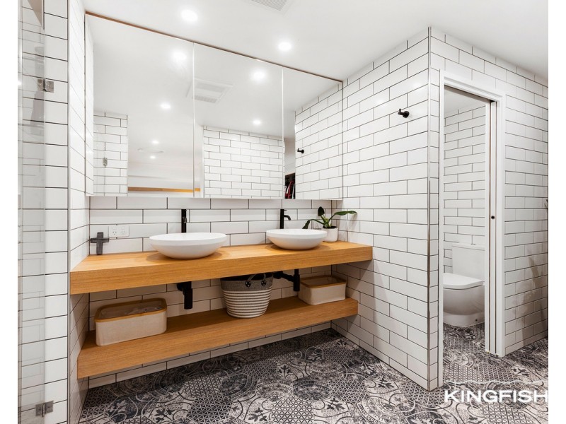 18 Furlong Street, Broadbeach Waters QLD 4218