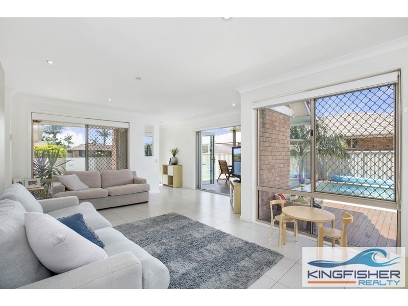 8 Cuckoo Crescent, Burleigh Waters QLD 4220