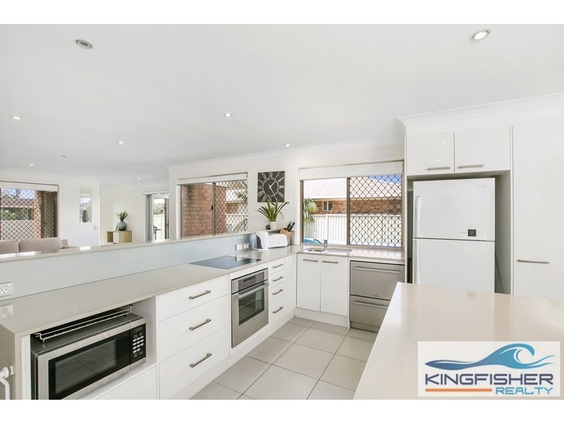 8 Cuckoo Crescent, Burleigh Waters QLD 4220