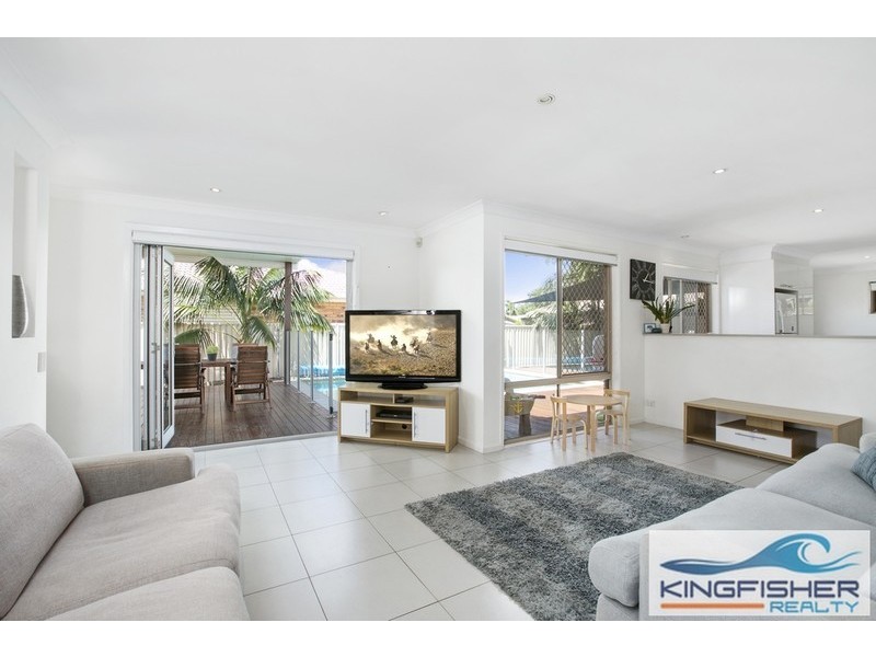 8 Cuckoo Crescent, Burleigh Waters QLD 4220