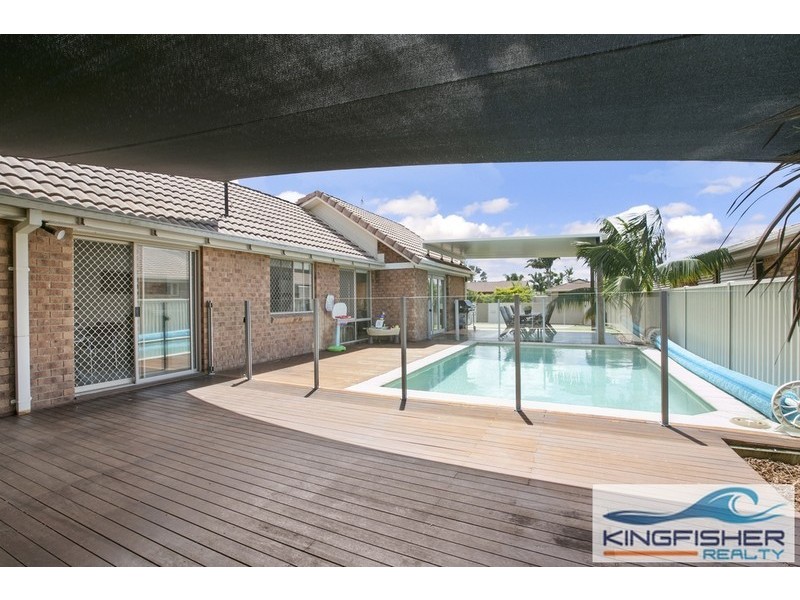 8 Cuckoo Crescent, Burleigh Waters QLD 4220