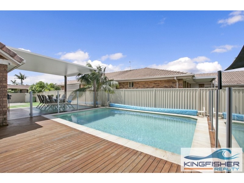 8 Cuckoo Crescent, Burleigh Waters QLD 4220