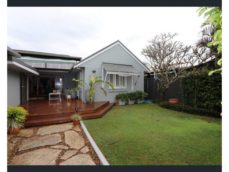 6 Anzac Parade, Burleigh Heads QLD 4220