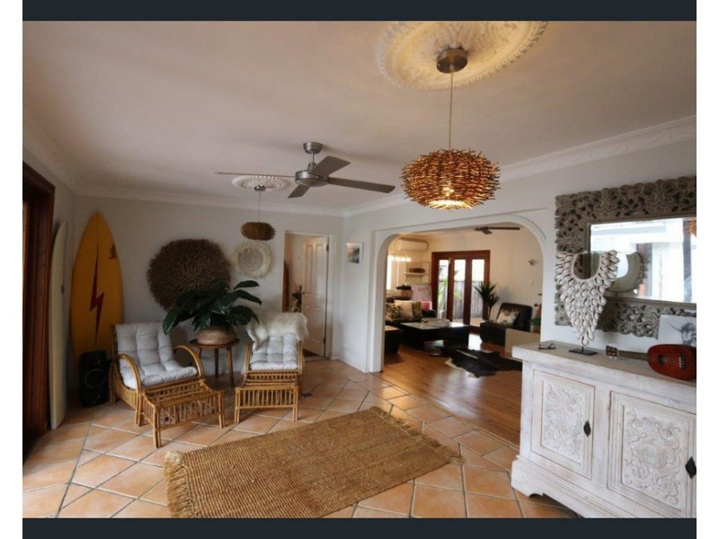 6 Anzac Parade, Burleigh Heads QLD 4220