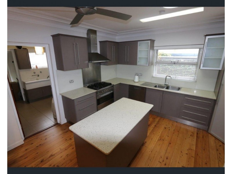 6 Anzac Parade, Burleigh Heads QLD 4220