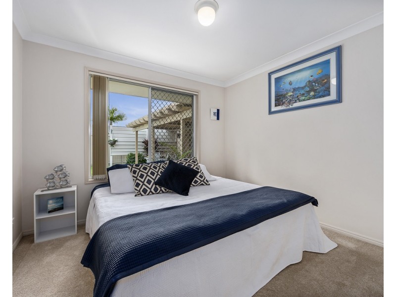 5 Goldfinch Avenue, Burleigh Waters QLD 4220