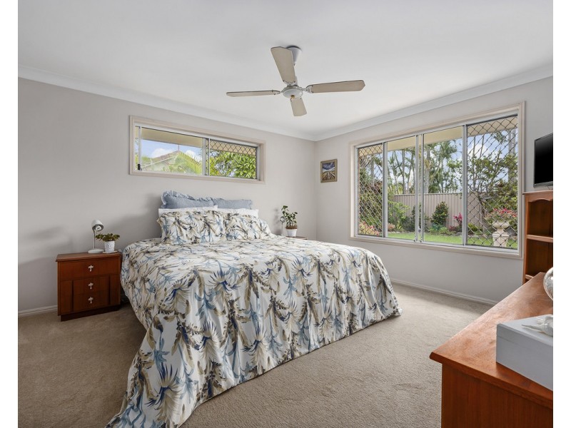 5 Goldfinch Avenue, Burleigh Waters QLD 4220