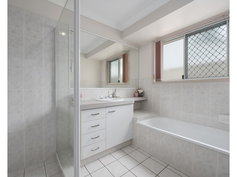 5 Goldfinch Avenue, Burleigh Waters QLD 4220