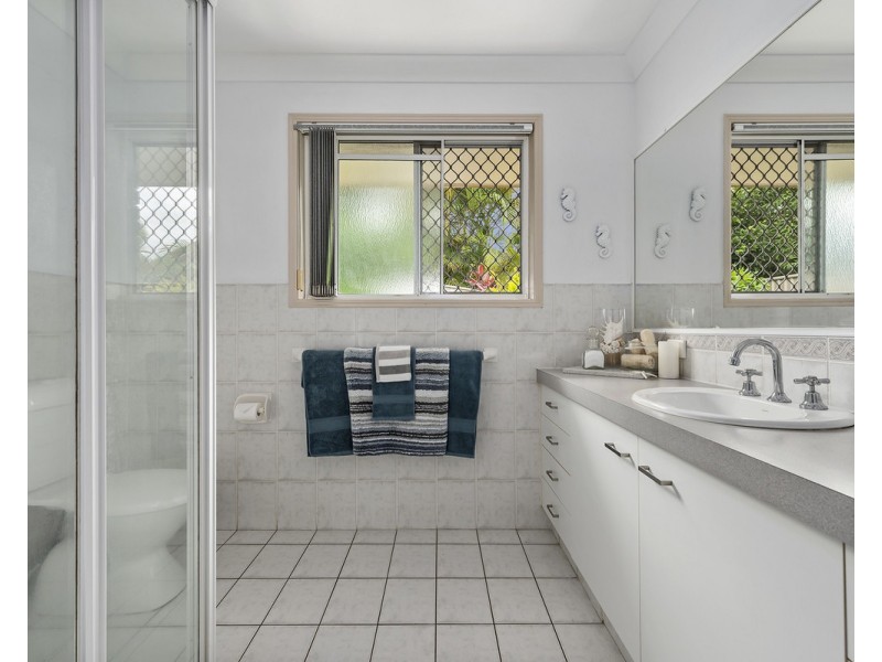 5 Goldfinch Avenue, Burleigh Waters QLD 4220
