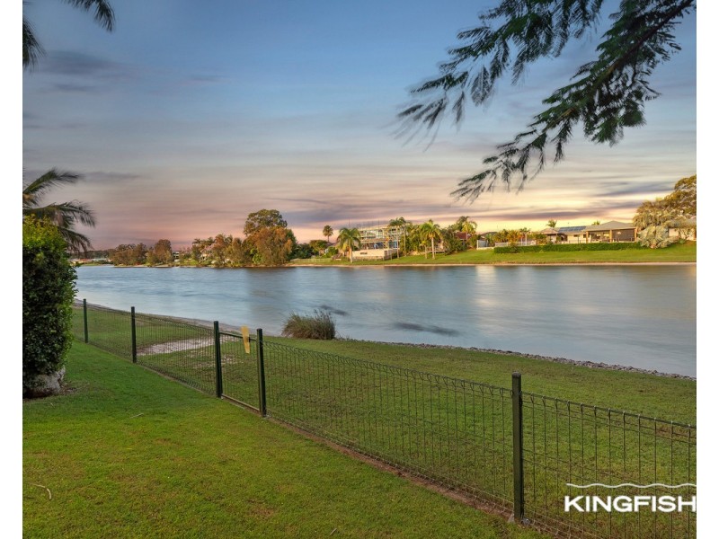 114 Dunlin Drive, Burleigh Waters QLD 4220