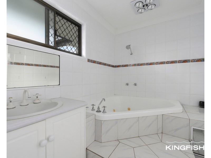 60 Burleigh Street, Burleigh Waters QLD 4220