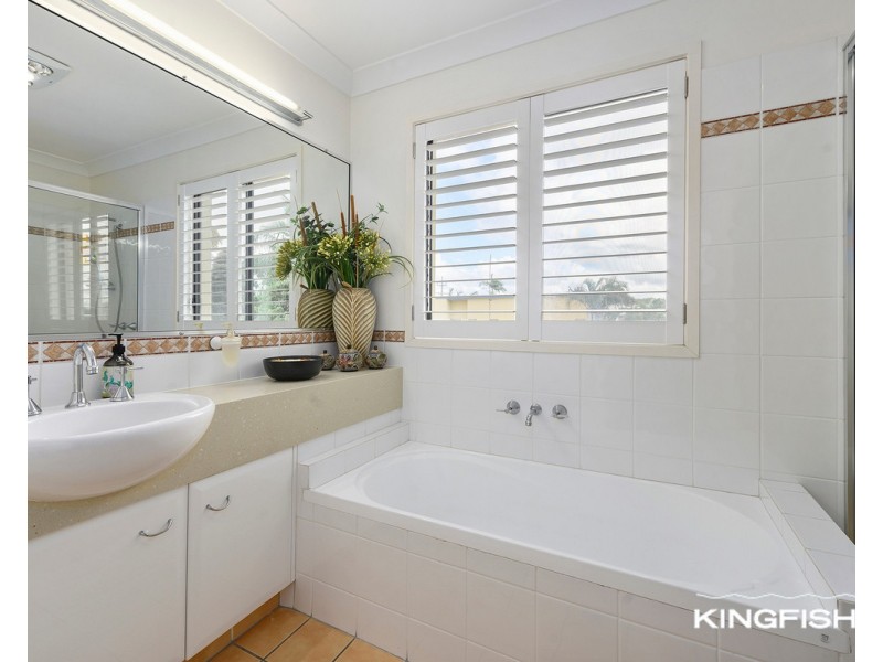 2/31 Mountain View Avenue, Miami QLD 4220