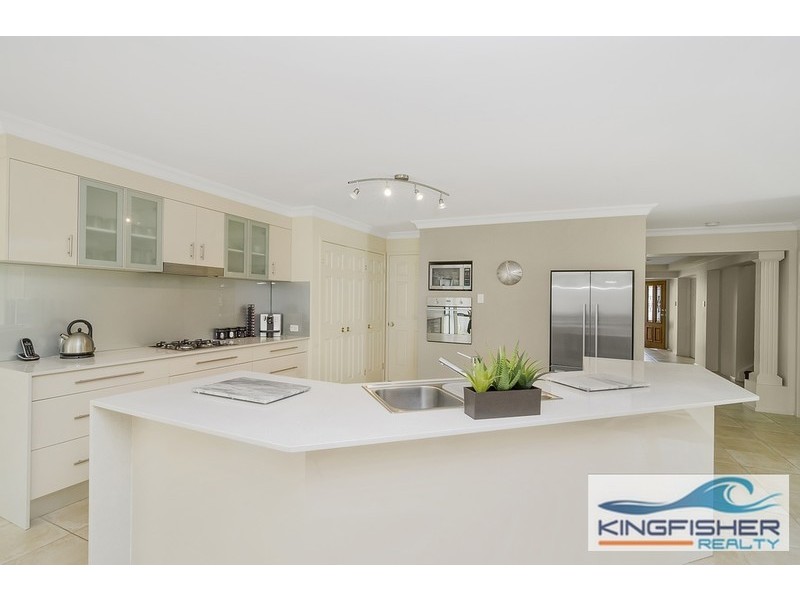 2 Tobago Court, Burleigh Waters QLD 4220
