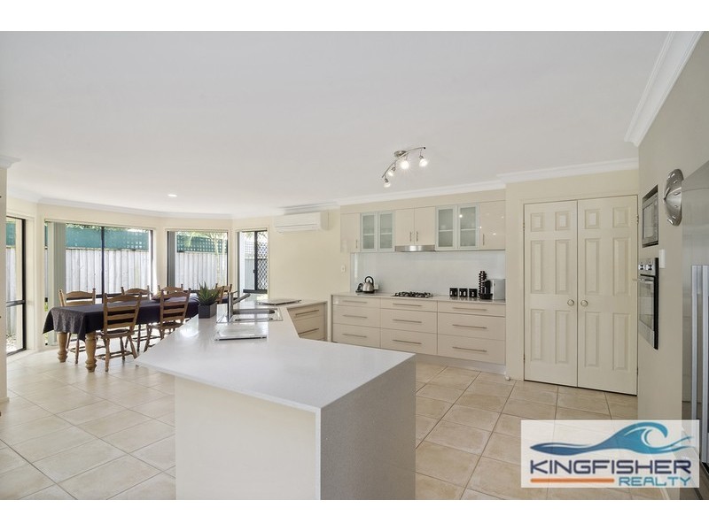 2 Tobago Court, Burleigh Waters QLD 4220