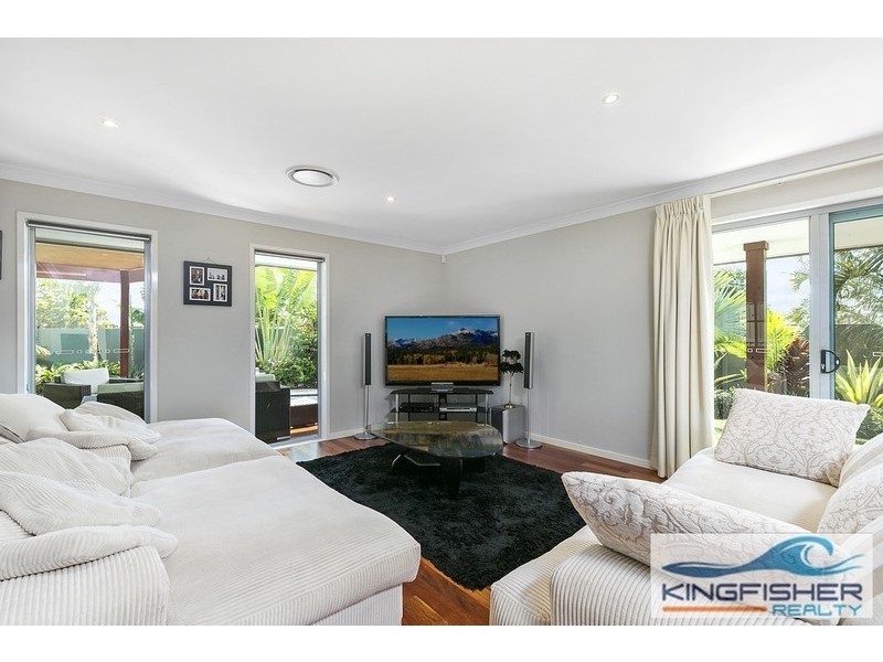 10 Egret Avenue, Burleigh Waters QLD 4220