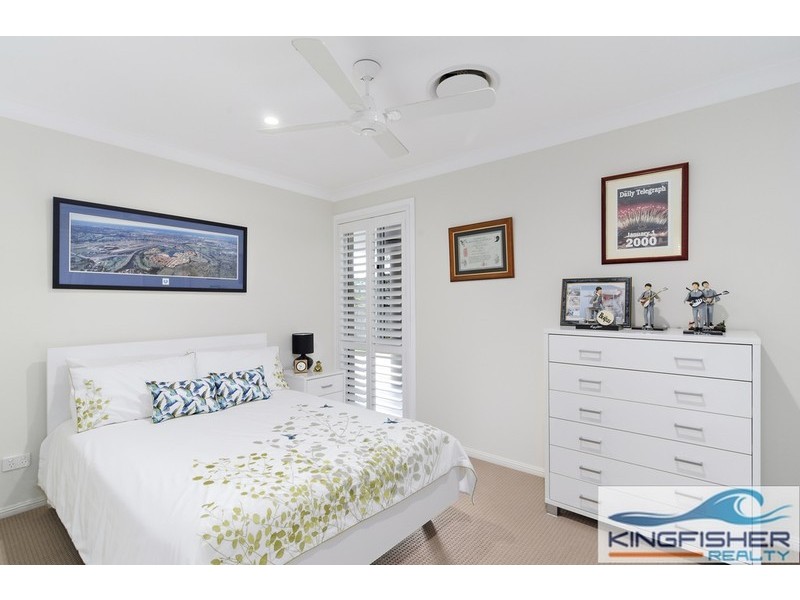 54 Auk Avenue, Burleigh Waters QLD 4220