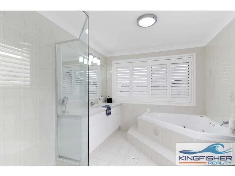 54 Auk Avenue, Burleigh Waters QLD 4220