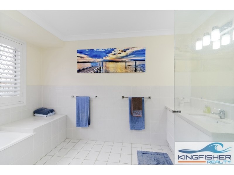 54 Auk Avenue, Burleigh Waters QLD 4220