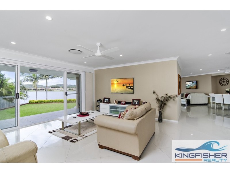 54 Auk Avenue, Burleigh Waters QLD 4220