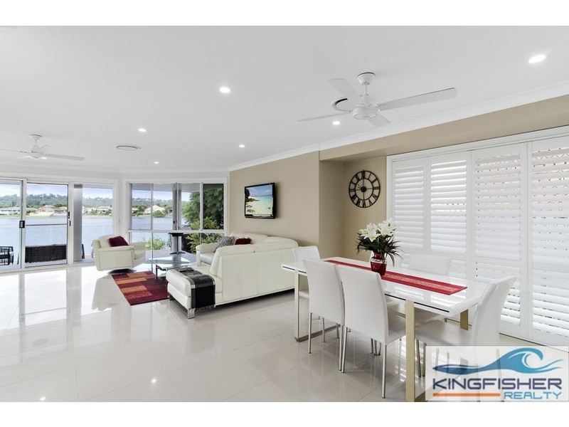 54 Auk Avenue, Burleigh Waters QLD 4220