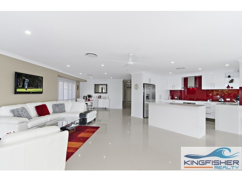 54 Auk Avenue, Burleigh Waters QLD 4220