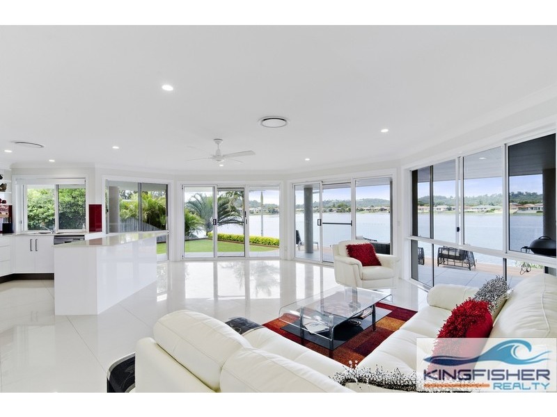 54 Auk Avenue, Burleigh Waters QLD 4220