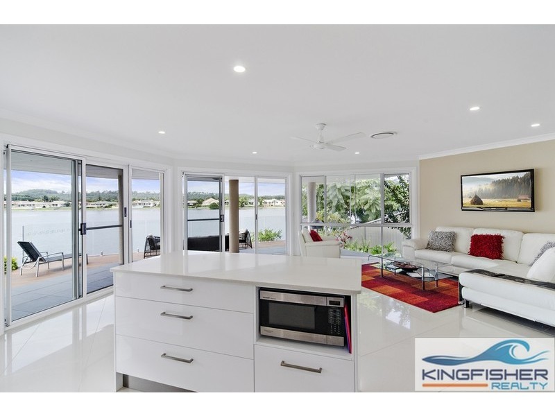 54 Auk Avenue, Burleigh Waters QLD 4220