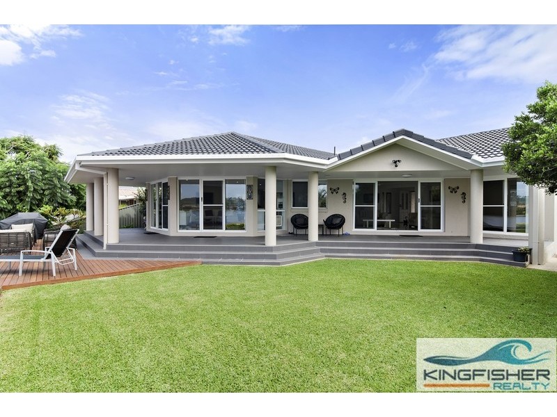54 Auk Avenue, Burleigh Waters QLD 4220