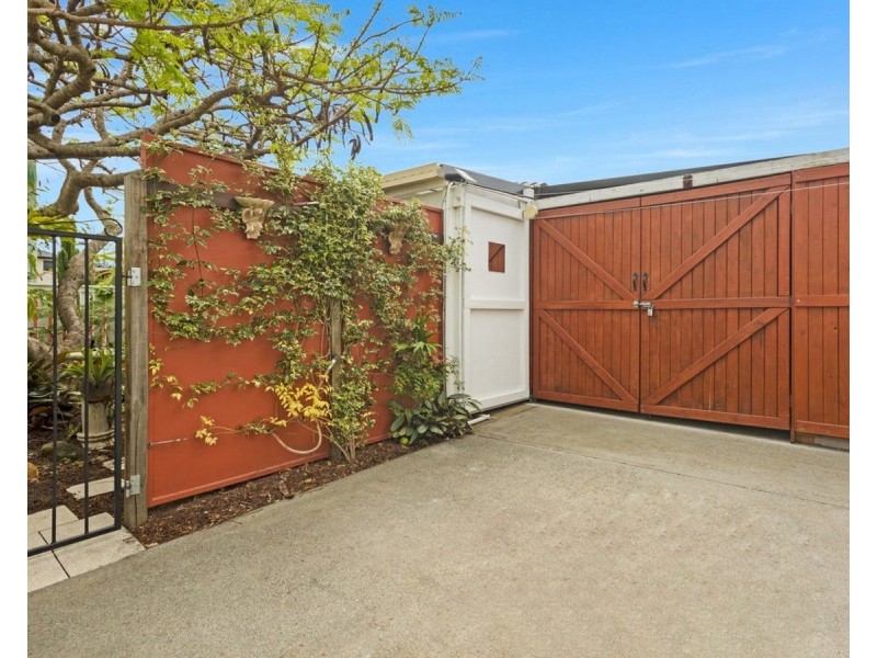 1/15 Adams Avenue, Miami QLD 4220