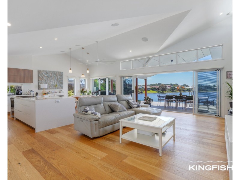 210 Acanthus Avenue, Burleigh Waters QLD 4220