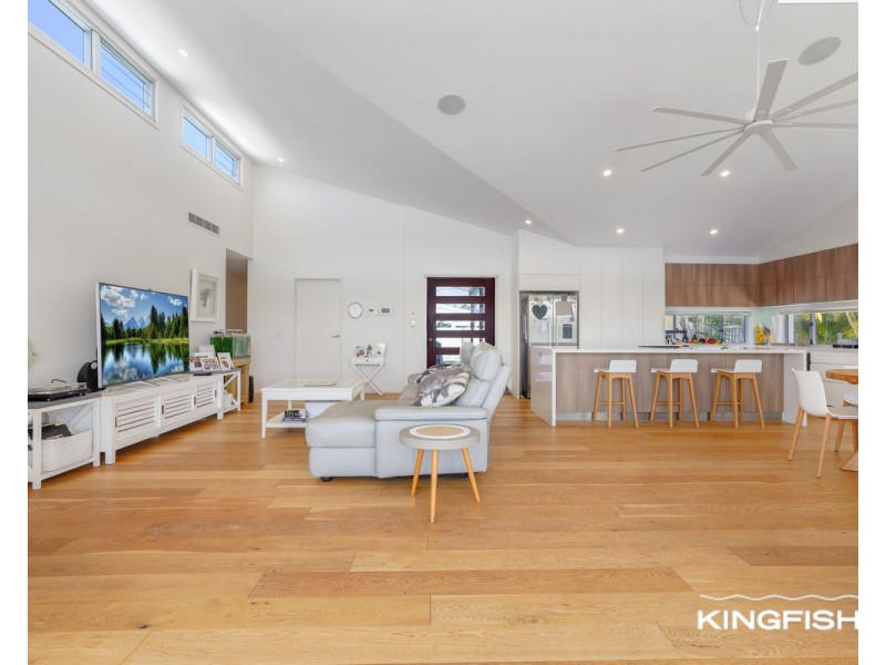 210 Acanthus Avenue, Burleigh Waters QLD 4220