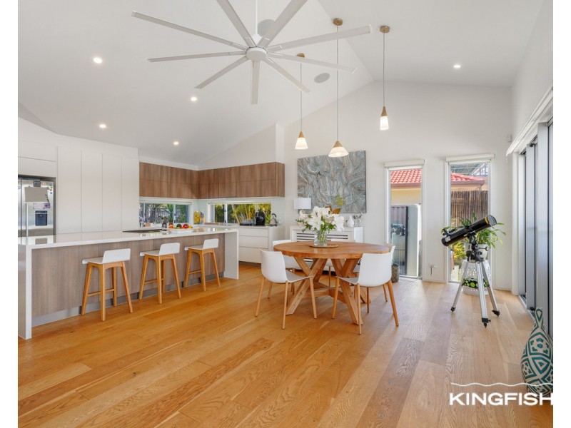 210 Acanthus Avenue, Burleigh Waters QLD 4220