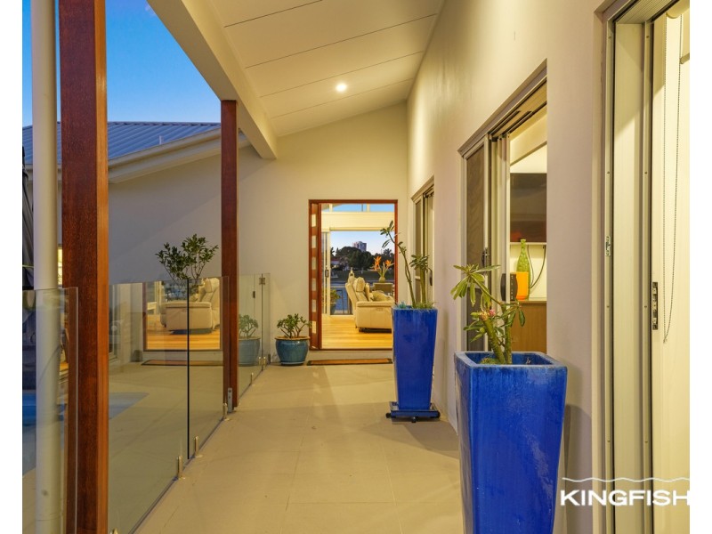 210 Acanthus Avenue, Burleigh Waters QLD 4220