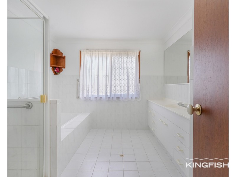 39 Kingfisher Crescent, Burleigh Waters QLD 4220