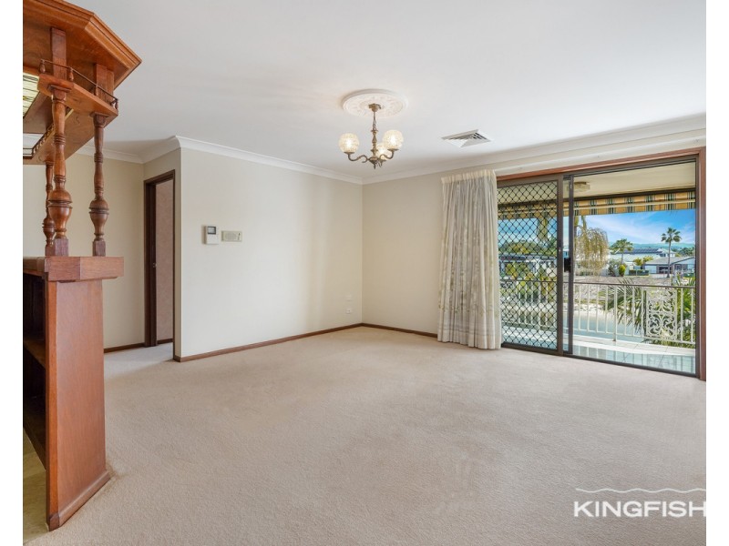 39 Kingfisher Crescent, Burleigh Waters QLD 4220