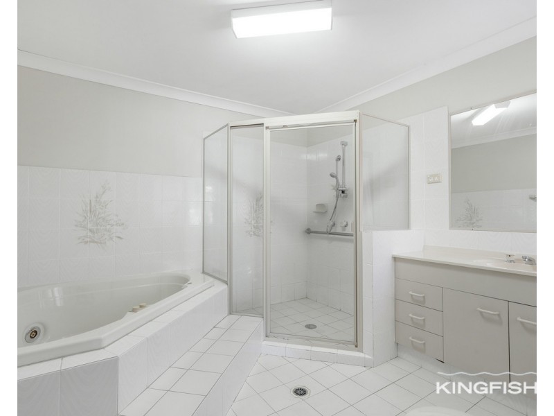 39 Kingfisher Crescent, Burleigh Waters QLD 4220