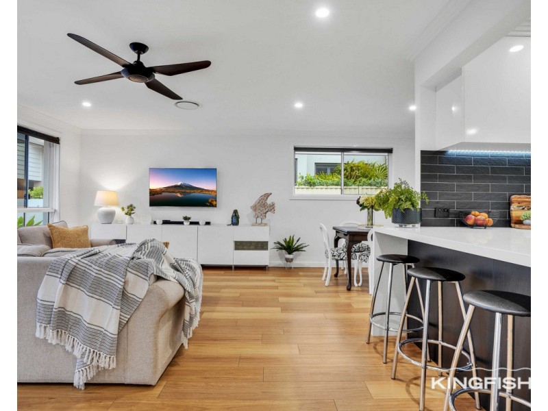 28 Kingfisher Crescent, Burleigh Waters QLD 4220